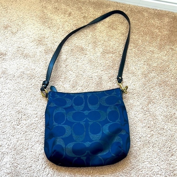 Coach crossbody purse - Picture 3 of 10